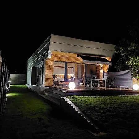 Modern Retreat On 아파트