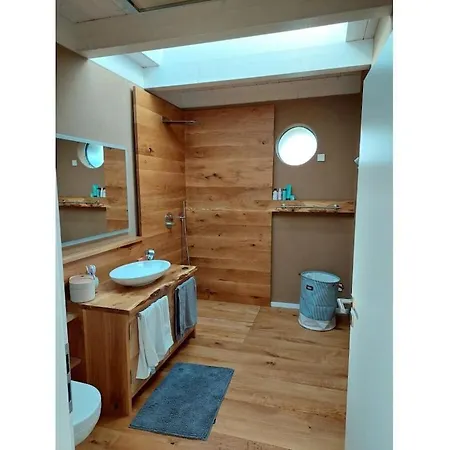 Modern Retreat On 바린