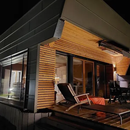 아파트 Modern Retreat On